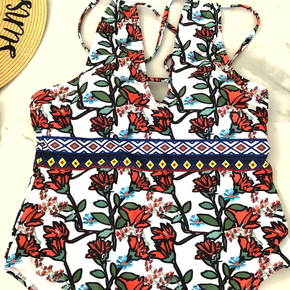 ❗️SOLD❗️🌼NWT floral one piece-Large - Picture 4 of 7